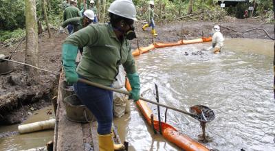 Imagen de mayo de 2019, cuando el ministerio de Energía anunció que se invertirán USD 133 millones  para servicios de alimentación y limpieza en las operaciones en la Amazonía.