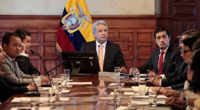 El presidente Lenín Moreno junto a los ministro del Gabinete Económico en el Palacio de Gobierno el martes 27 de agsoto de 2019.