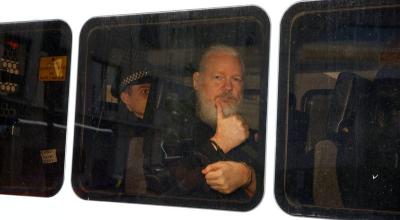 Julian Assange permanece en una cárcel de seguridad británica tras su arresto en abril en la embajada de Ecuador en Londres.