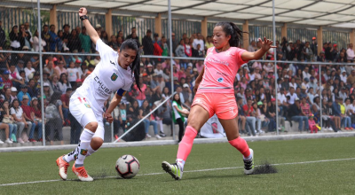 Partido entre Club Ñañas y Deportivo Cuenca en la final de ida de la Superliga femenina 2019.