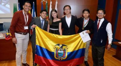 Parte de la delegación que participó en las Olimpiadas Iberoamericanas de Química en Portugal 