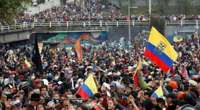 Manifestantes indígenas lograron instalarse en los exteriores de la Asamblea Nacional, el 11 de octubre de 2019.