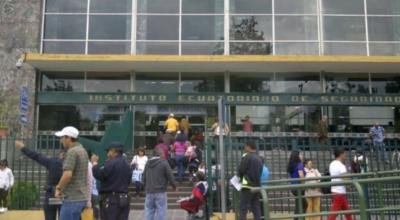 El Edificio del Seguro Social, en Quito, está ubicado al frente del parque El Ejido