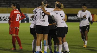 Las jugadoras de Corinthians festejan uno de los goles en la Copa Libertadores femenina, en Quito, el 25 de octubre de 2019.