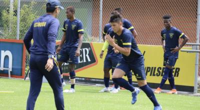 La selección ecuatoriana se entrena para el preolímpico que se jugará en Colombia. 