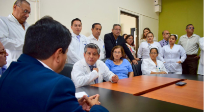 El director general del IESS, Ángel Loja, pidió a los médicos del Hospital Teodoro Maldonado Carbo que no dejen de denunciar los actos de corrupción. 