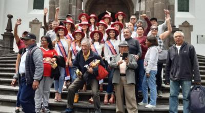 Las candidatas recorrieron las huecas tradicionales de Quito.