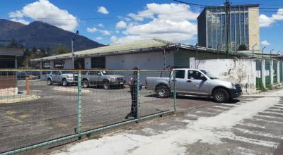 Un terreno de Inmobiliar en el sector de La Pradera, en Quito, se usa como estacionamiento y depósito.