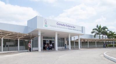 Fachada del hospital Teodoro Maldonado Carbo, en el sur de Guayaquil.