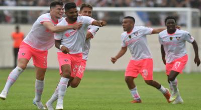 Los jugadores de Liga festejan el gol que les dio el campeonato de la Copa Ecuador 2022.