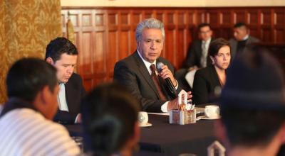 El presidente Lenín Moreno junto a Sebastián Roldán y María Paula Romo, en una reunión con la Feine, el 20 de noviembre de 2019.