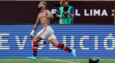 Gabriel Barbosa de Flamengo celebra el segundo gol, que significa el título de la Copa Libertadores para su equipo. 