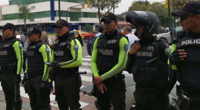 En la intersección de las avenidas Víctor Emilio Estrada y Las Monjas, en la ciudadela Urdesa de Guayaquil, está uno de los puntos del programa "Diciembre Seguro".