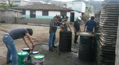 Imagen referencia. Efectivos de la Policía Nacional realizan un decomiso de hidrocarburos que se comercializaban ilegalmente.