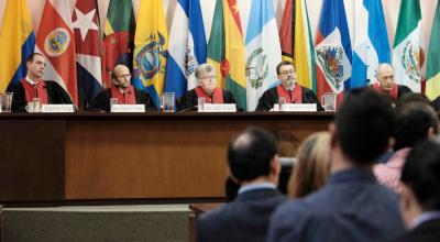 Foro referencial. Los jueces de la Corte IDH en la audiencia del caso de Paola Guzmán.