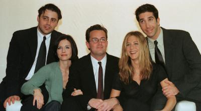 Matt Le Blanc, Courteney Cox, Matthew Perry, Jennifer Aniston y David Schwimmer, parte del elenco de la serie de TV 'Friends'.