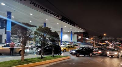 Imagen referencial de una de las estaciones de servicio de Petroecuador en Quito.