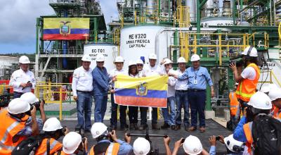 Jorge Glas, Álex Bravo y Carlos Pareja Yanuzzelli inauguraron la repotenciación de la Refinería de Esmeraldas el 17 de diciembre de 2015.
