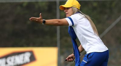 Emily Lima, entrenadora de la selección femenina de fútbol, estará a cargo del equipo hasta 2023.