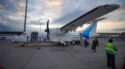 Foto referencial: un vuelo de la empresa pública TAME desde Quito a Santa Cruz, Galápagos, el 28 de abril de 2018.