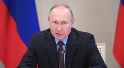 El presidente ruso Vladimir Putin dirige la reunión en el aeropuerto gubernamental de Vnukovo II, en las afueras de Moscú, el 1 de marzo de 2020. 