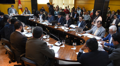 La sesión extraordinaria del concejo cantonal de Cuenca que aprobó la tarifa del tranvía.