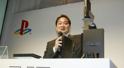 Ken Katagiri, Presidente y Director Ejecutivo del Grupo de Sony Computer Entertainment presentando el nuevo PlayStation 2, Tokio, 21 de Septiembre de 2004. 