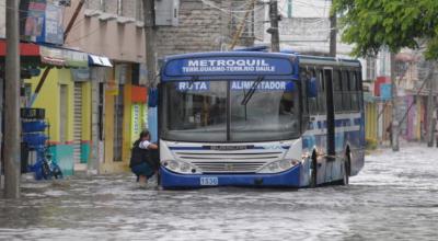 Barrios del suroeste de Guayaquil se inundaron tras el aguacero del pasado 28 de febrero. 