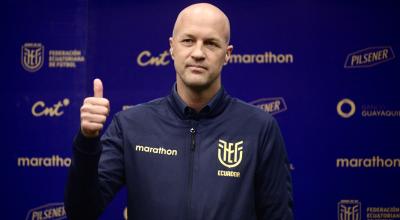 El técnico Jordi Cruyff iba a dirigir su primer partido frente a Argentina en la Bombonera.