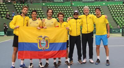 El equipo ecuatoriano, tras ganar la serie frente a Japón, en Miki, el 7 de marzo de 2020.