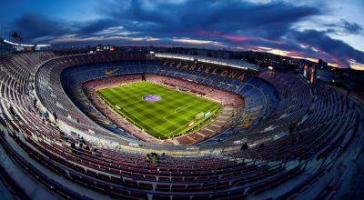 Vista del Camp Nou previo a un encuentro de Champions League. 