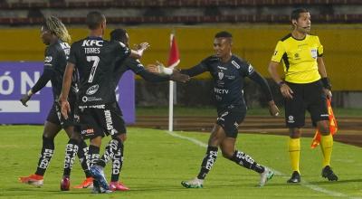 Los jugadores de Independiente del Valle celebrando un gol, el equipo está en el Grupo A de la Copa Libertadores.