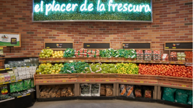 Pese a la afluencia masiva de este jueves a los supermercados del país, las perchas lucieron hoy nuevamente llenas.