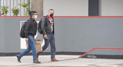 Primer día de restricción de circulación en Quito, el 17 de marzo de 2020. Ciudadanos circulan con mascarillas en Quito.