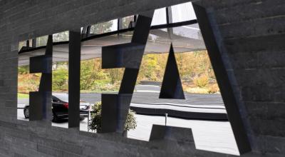 Imagen en la entrada de la sede de la FIFA, en Suiza.
