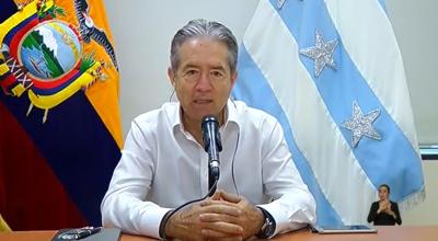 El ministro de Salud, Juan Carlos Zevallos, durante la rueda de prensa ofrecida la tarde del 2 de abril de 2020.