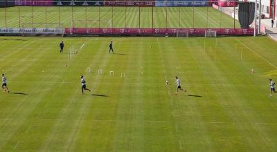 El cuerpo técnico del Bayern decidió que los jugadores entrenen en grupos de cuatro y cinco.