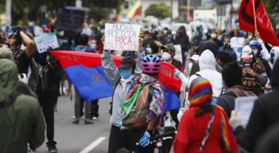 Estudiantes protestan en los exteriores de la Universidad Central, el martes 5 de mayo de 2020.