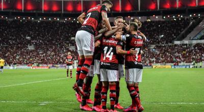 Los futbolistas de Flamengo festejan un gol en el partido frente a Barcelona SC, el 11 de marzo, en Río de Janeiro.