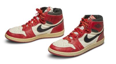 Las Air Jordan 1S, con las que Michael Jordan jugó en 1985, fueron subastadas el 17 de mayo.