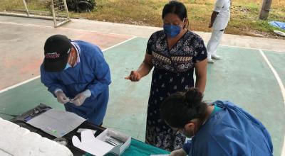 El Ministerio de Salud aplicó pruebas rápidas de coronavirus en la comunidad de San Pablo, en Sucumbíos, el 17 de abril de 2020.