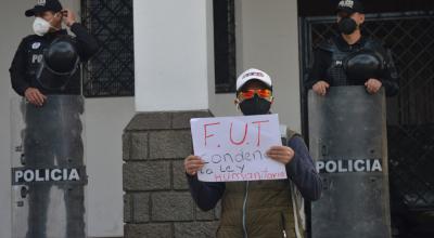 El 18 de mayo de 2020, el Frente Unitario de Trabajadores (FUT) se manifestó en contra de la Ley Humanitaria, en los exteriores de la Gobernación del Azuay.