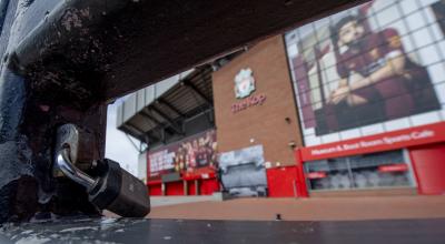 Una vista general de la puerta cerrada en el estadio Liverpool FC, en Anfield, Gran Bretaña, el 23 de mayo de 2020.