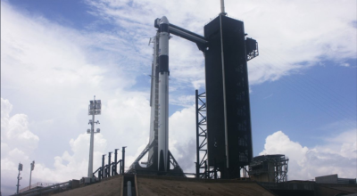 Plataforma de lanzamiento con el cohete Falcon 9, el 27 de mayo de 2020.