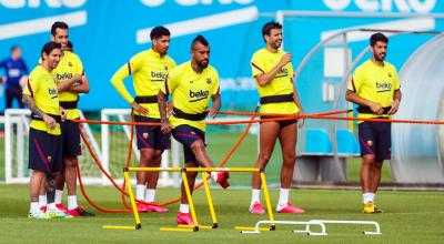 Jugadores del FC Barcelona en el entrenamiento de este sábado 30 de mayo.