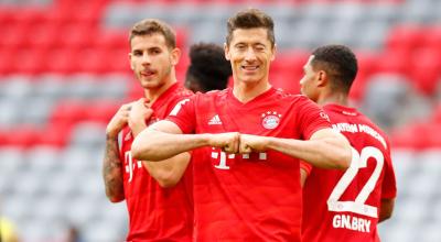 Robert Lewandowski celebrando su primer gol en el partido contra el Fortuna Düsseldorf, este sábado 30 de mayo.