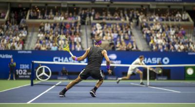 El español Rafael Nadal enfrentando al ruso Daniil Medvédev en la final del US Open 2019.