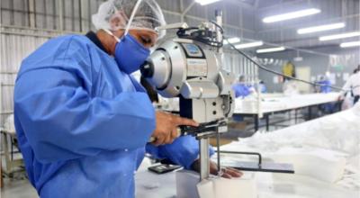 Un trabajador de una empresa de la industria textil, el 21 de mayo de 2020.