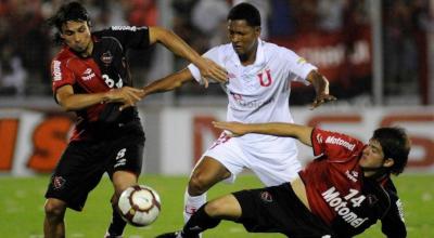 Ángel Cheme, durante un partido con Liga de Quito frente a Newells de Argentina, en 2010.