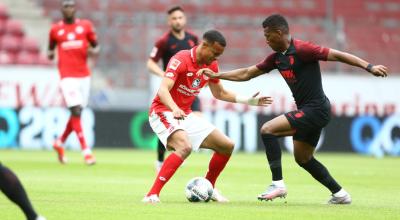 Carlos Gruezo fue titular en la victoria del Augsburgo sobre el Maguncia, el domingo 14 de junio de 2020.